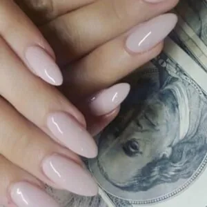 How Much Does a Manicurist Earn in the USA?